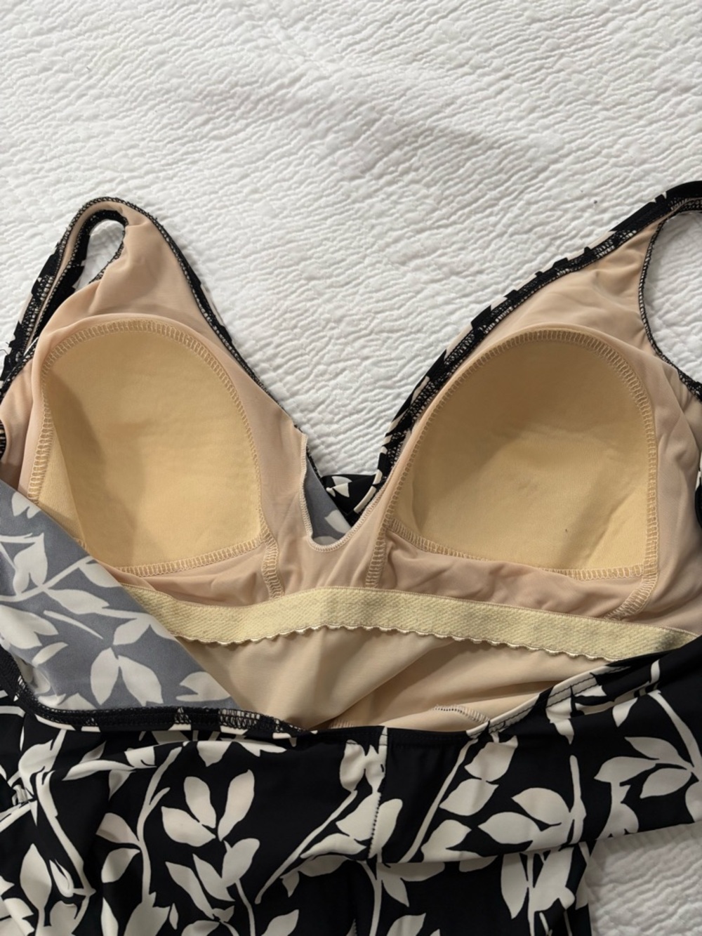 Miraclesuit Black One-Piece with Cream Leaf Print Size 16W - Picture 4 of 8